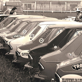 Black-and-white photo of rally cars lined up with Sinter decals